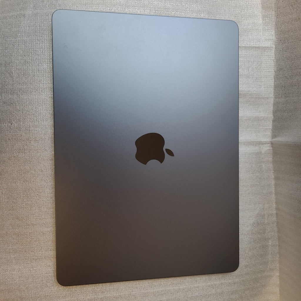 LAPTOP APPLE MACBOOK AIR 13" 2022 3.49 A2681 (8 CPU/8 GPU) 256 GB SSD 16 GB RAM (SEMINUEVO)