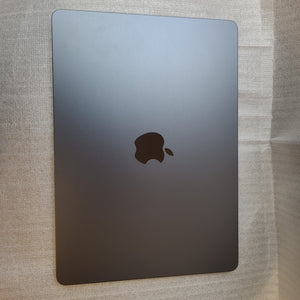 LAPTOP APPLE MACBOOK AIR 13" 2022 3.49 A2681 (8 CPU/8 GPU) 256 GB SSD 16 GB RAM (SEMINUEVO)