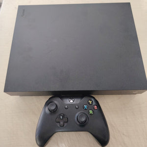 CONSOLA DE VIDEOJUEGO MICROSOFT XBOX ONE X 1 TB (SEMINUEVO)