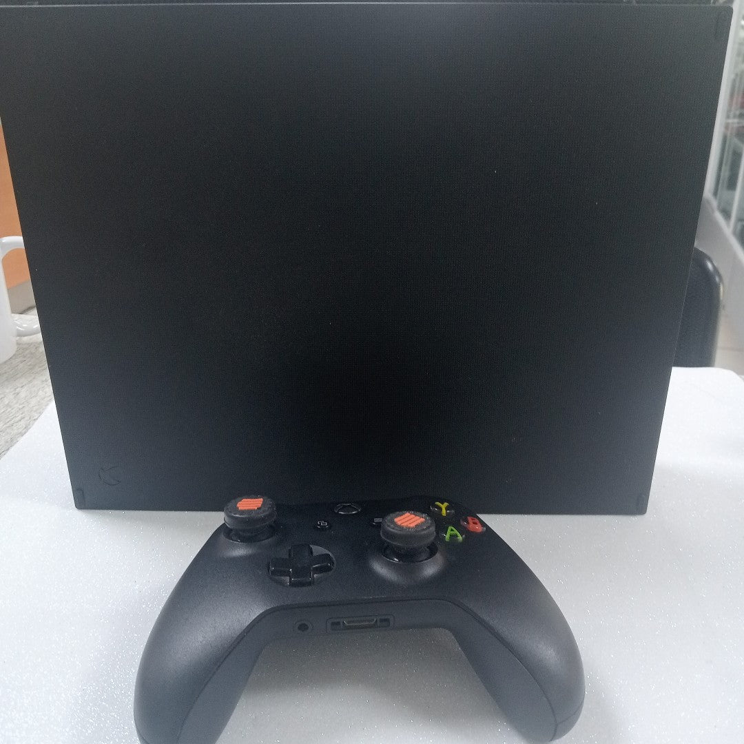 CONSOLA DE VIDEOJUEGO MICROSOFT XBOX ONE X 1 TB (SEMINUEVO)