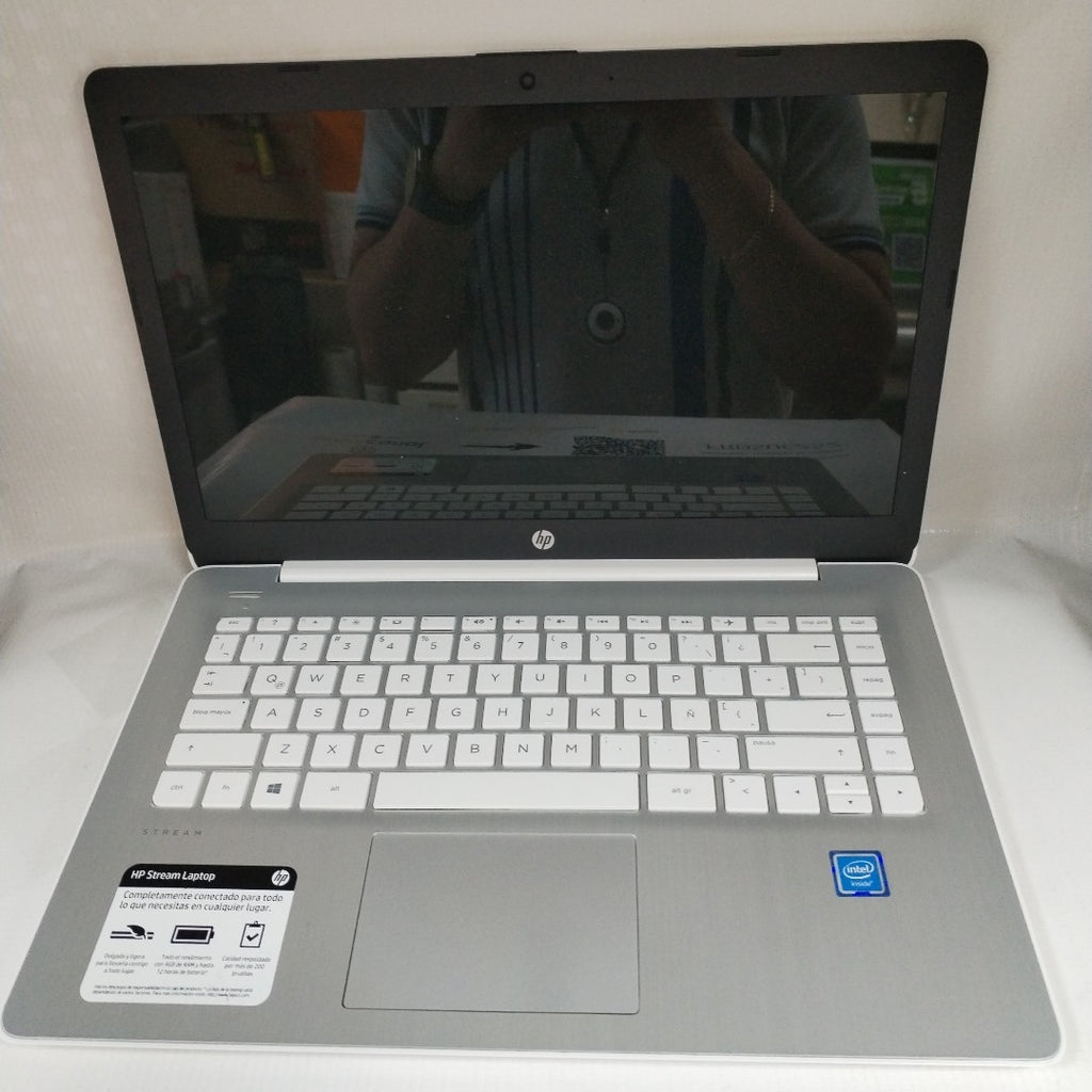 LAPTOP HP STREAM 14-AX113LA (2022) 64 GB SSD 4 GB RAM (SEMINUEVO)