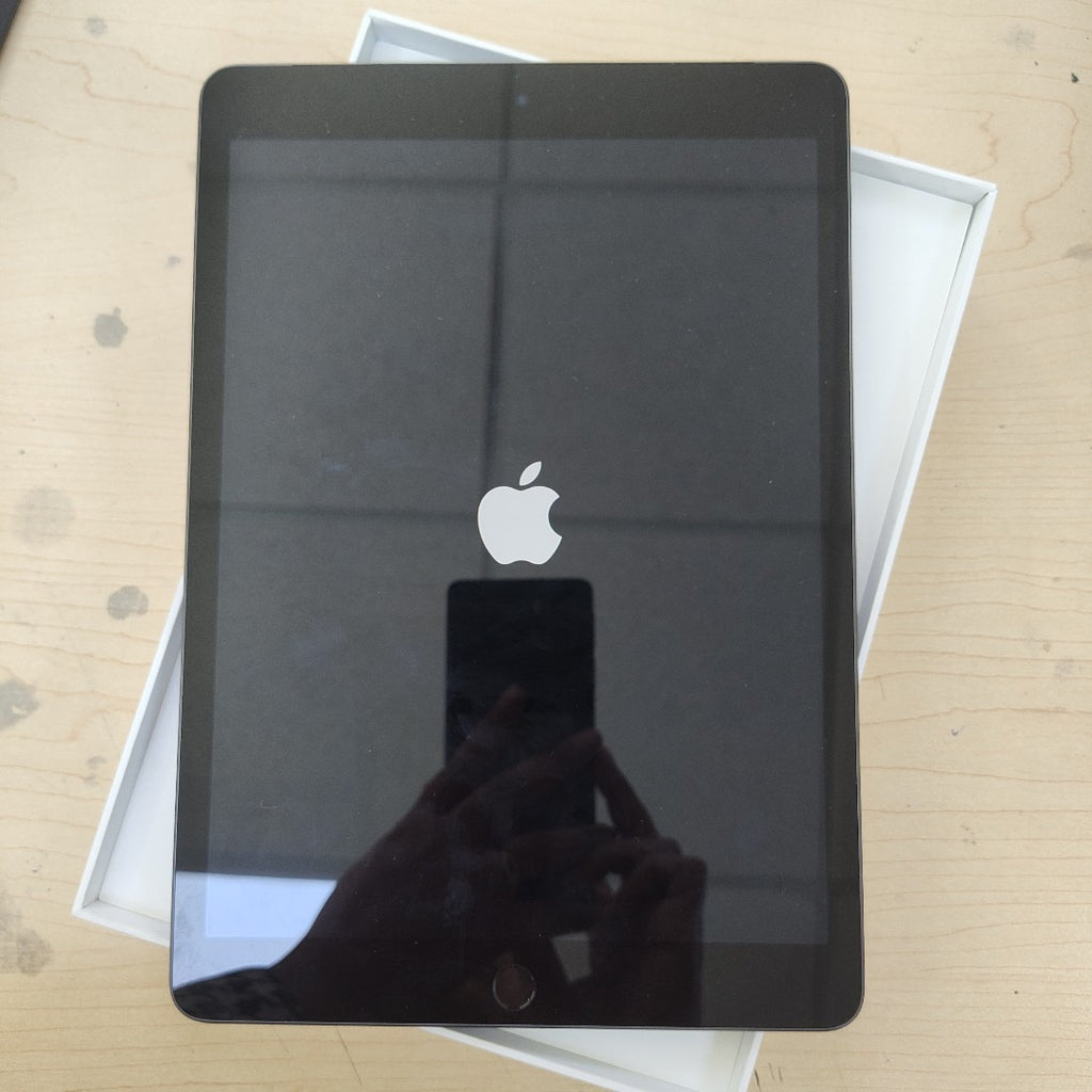 TABLETA APPLE IPAD 9 A2604 64 GB 3 GB RAM (SEMINUEVO)