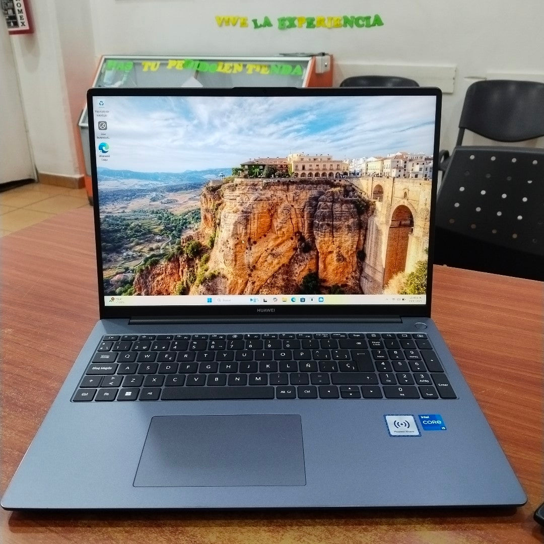 LAPTOP HUAWEI MATEBOOK D16 MCLG-X (2024) 1 TB SSD 16 GB RAM (SEMINUEVO)