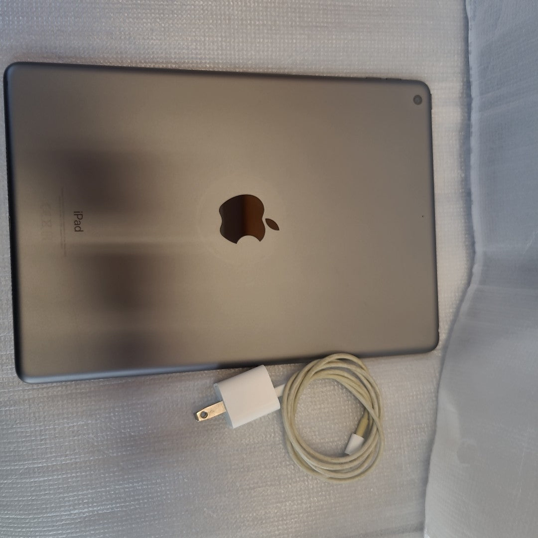 TABLETA APPLE IPAD 9 A2602 64 GB 3 GB RAM (SEMINUEVO)