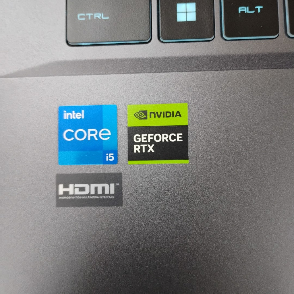 LAPTOP MSI THIN 15 B13UC-1000US (2024) 512 GB SSD 16 GB RAM