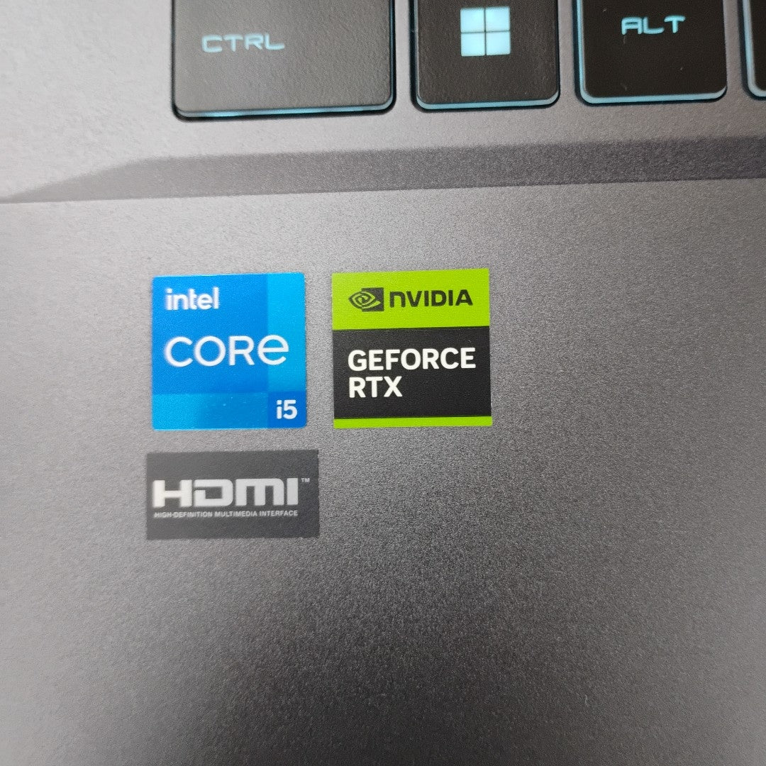 LAPTOP MSI THIN 15 B13UC-1000US (2024) 512 GB SSD 16 GB RAM