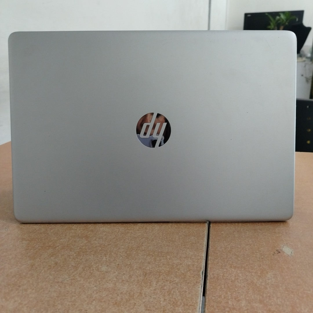 LAPTOP HP NOTEBOOK 15-DY1002LA (2025) 256 GB SSD 8 GB RAM (SEMINUEVO)