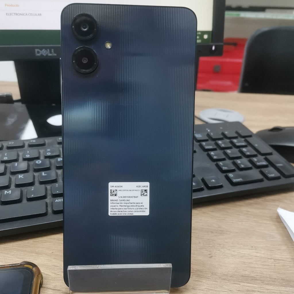 CELULAR SAMSUNG GALAXY A06 SM-A065M (2024) 64 GB 4 GB RAM (SEMINUEVO)