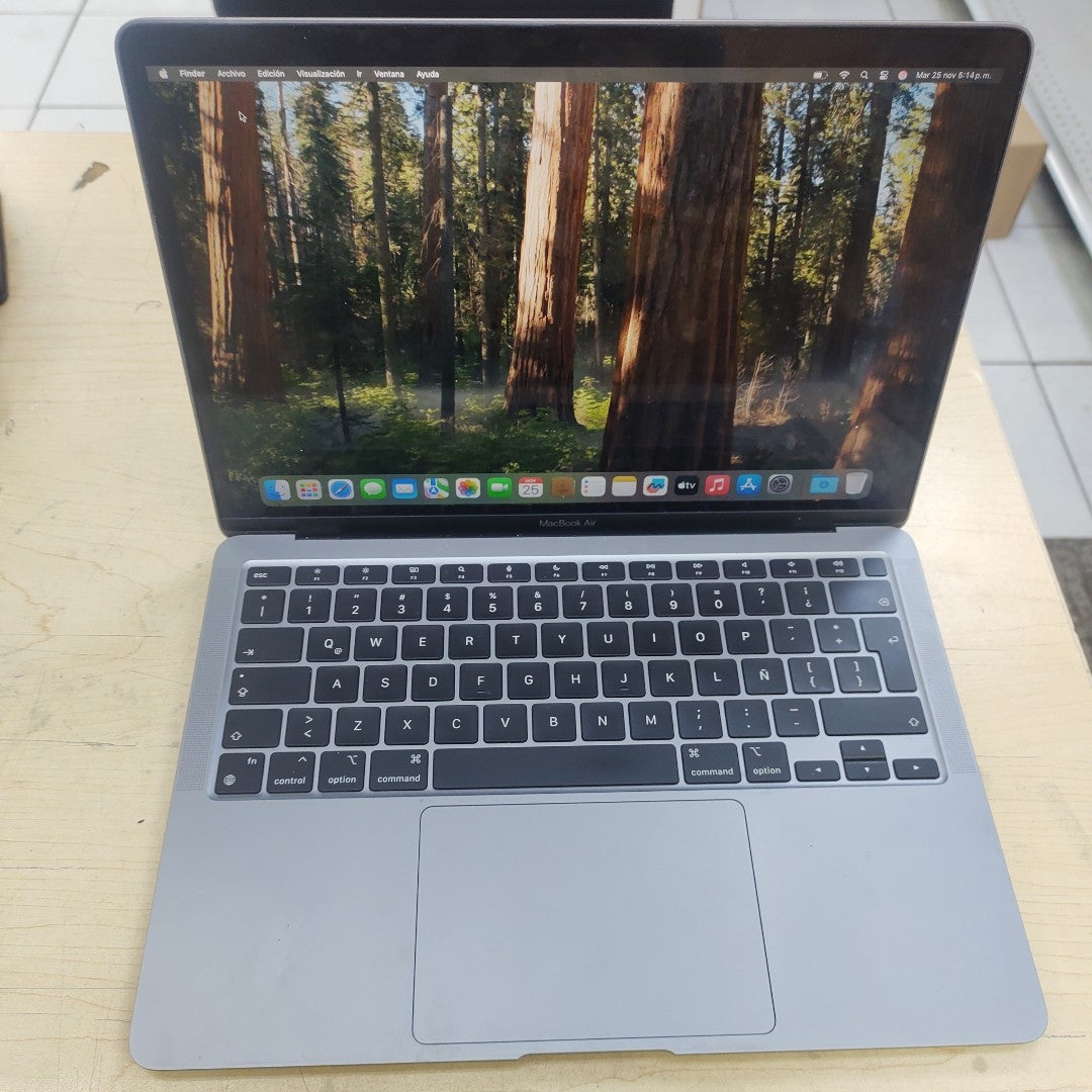 LAPTOP APPLE MACBOOK AIR 13" 2020 3.2 A2337 256 GB SSD 8 GB RAM (SEMINUEVO)