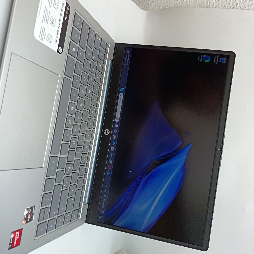 LAPTOP HP 14-EM0017LA (2024) 512 GB SSD 8 GB RAM (SEMINUEVO)
