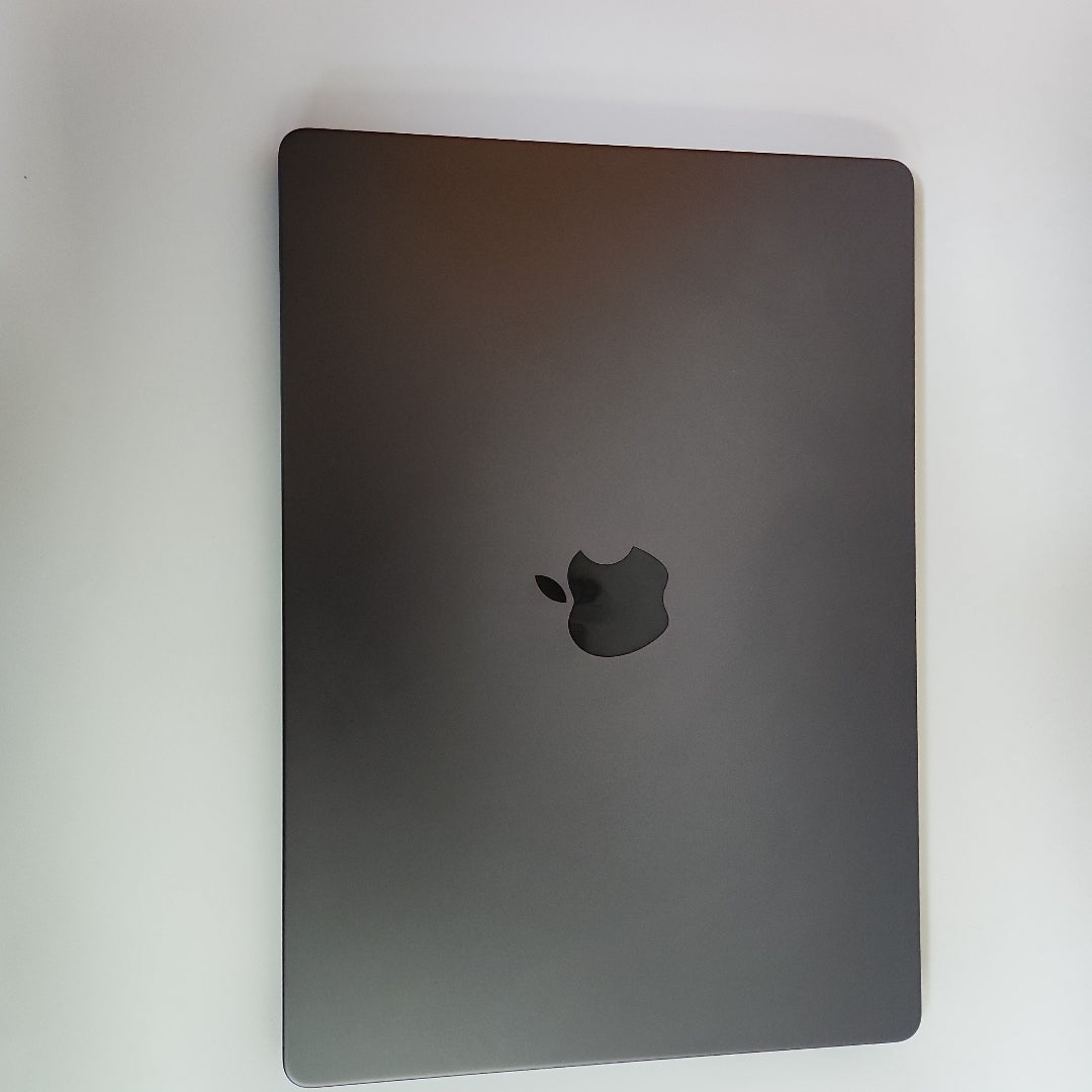 LAPTOP APPLE MACBOOK PRO 14" A2992 (CPU 11/GPU 14) (2023) 512 GB SSD 18 GB RAM (SEMINUEVO)