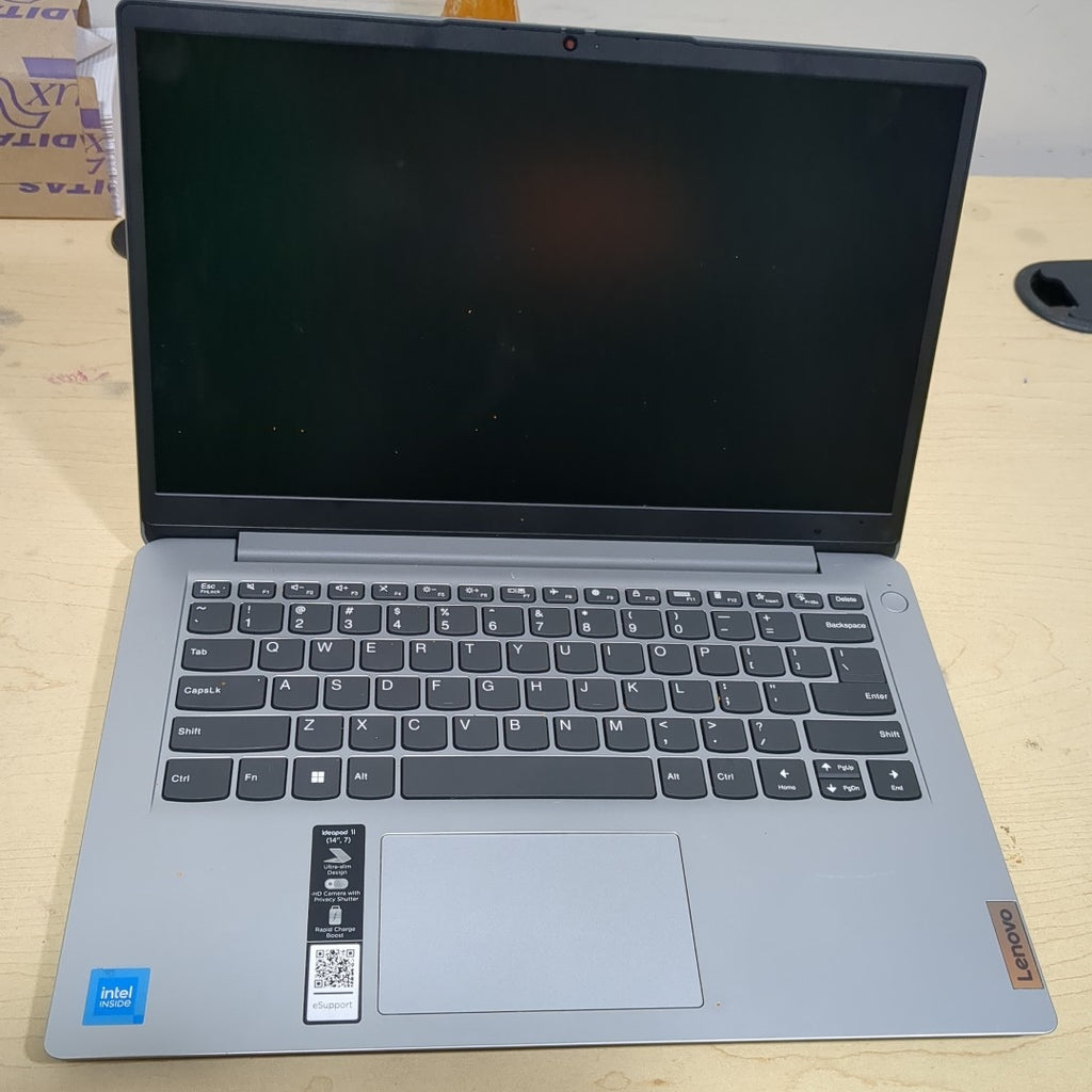 LAPTOP LENOVO V15-IGL (2022) 256 GB SSD 8 GB RAM (SEMINUEVO)
