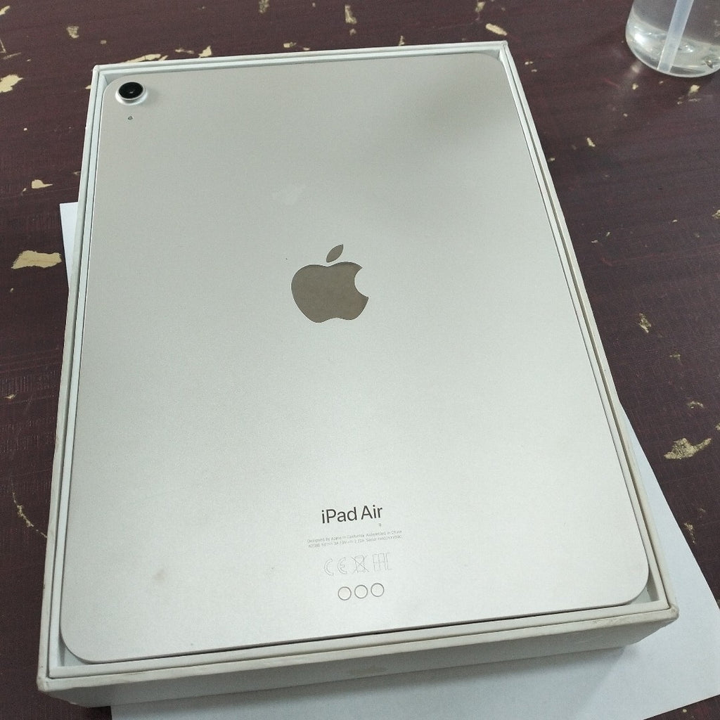 TABLETA APPLE IPAD AIR 5 A2588 256 GB 8 GB RAM (SEMINUEVO)