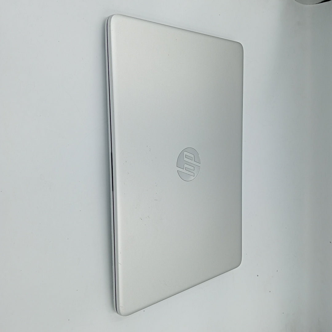 LAPTOP HP 14-DQ0527LA (2023) 256 GB SSD 8 GB RAM (SEMINUEVO)