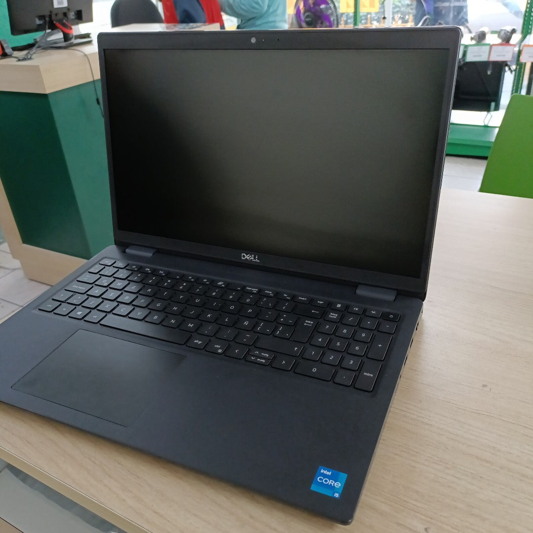 LAPTOP DELL LATITUDE 3520 (2022) 256 GB SSD 8 GB RAM (SEMINUEVO)
