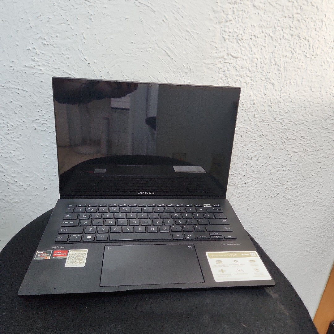 LAPTOP ASUS ZENBOOK 14 UM3402YA-WS51T (2023) 256 GB SSD 8 GB RAM (SEMINUEVO)