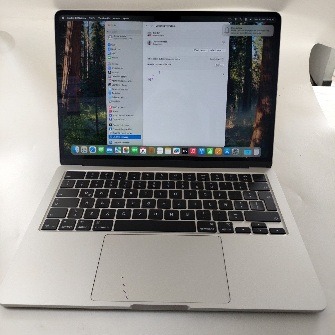 LAPTOP APPLE MACBOOK AIR 13" A3240 (2025) 512 GB SSD 24 GB RAM (SEMINUEVO)