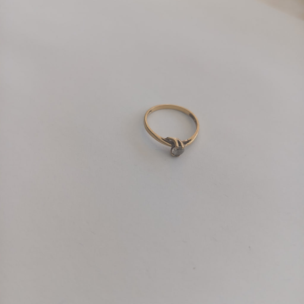 SOLITARIO. ORO. 14 K 1.4 GRMS (SEMINUEVO)