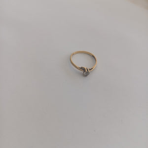 SOLITARIO. ORO. 14 K 1.4 GRMS (SEMINUEVO)