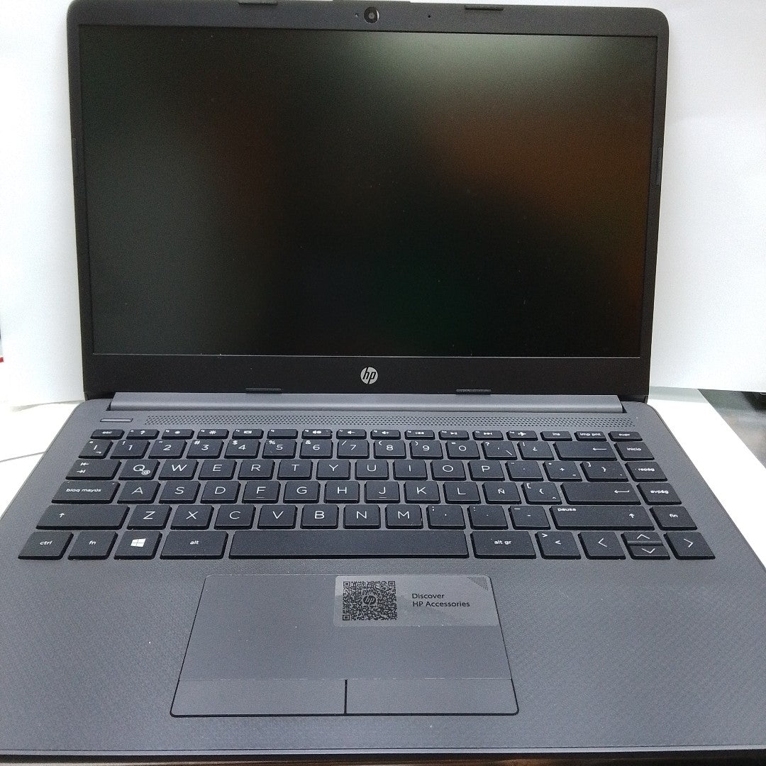 LAPTOP HP 245 G8 (2022) 256 GB SSD 8 GB RAM (SEMINUEVO)