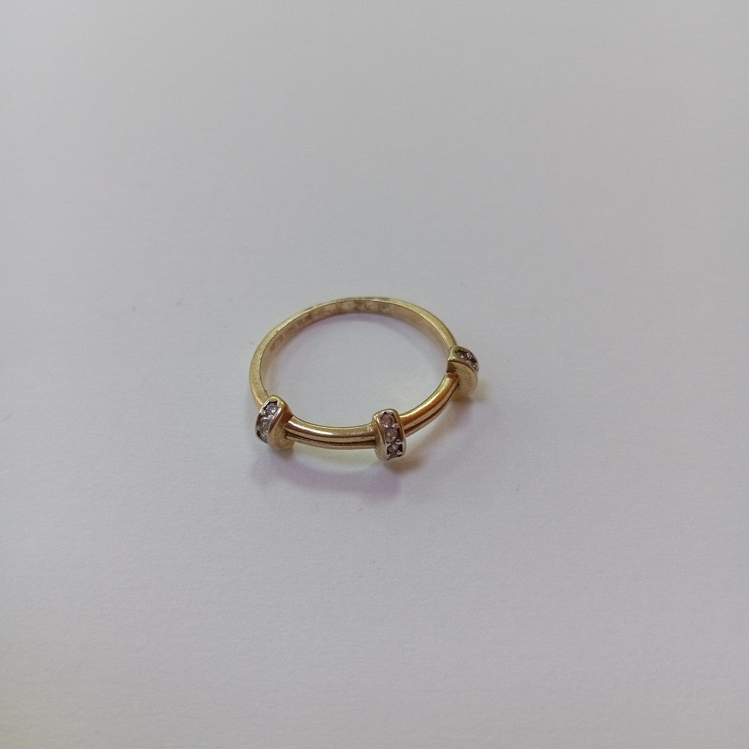 10024AND00065A1632 FRD6 ANILLO CON 3 MEDIO CIRCULOS Y CIRCONIAS ORO 10K 1.8GRS (NUEVO)