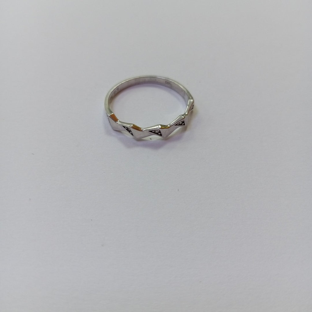 10450AND00070B1775 FRD7 ANILLO DE TRIANGULO CON CIRCONIAS O/B ORO 14K 1.6GRS (NUEVO)