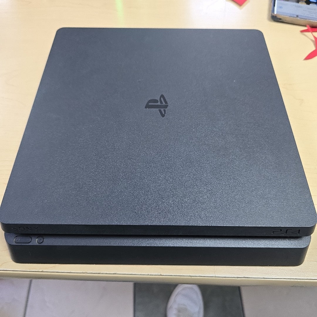 CONSOLA DE VIDEOJUEGO SONY PS4 SLIM 1 TB (SEMINUEVO)