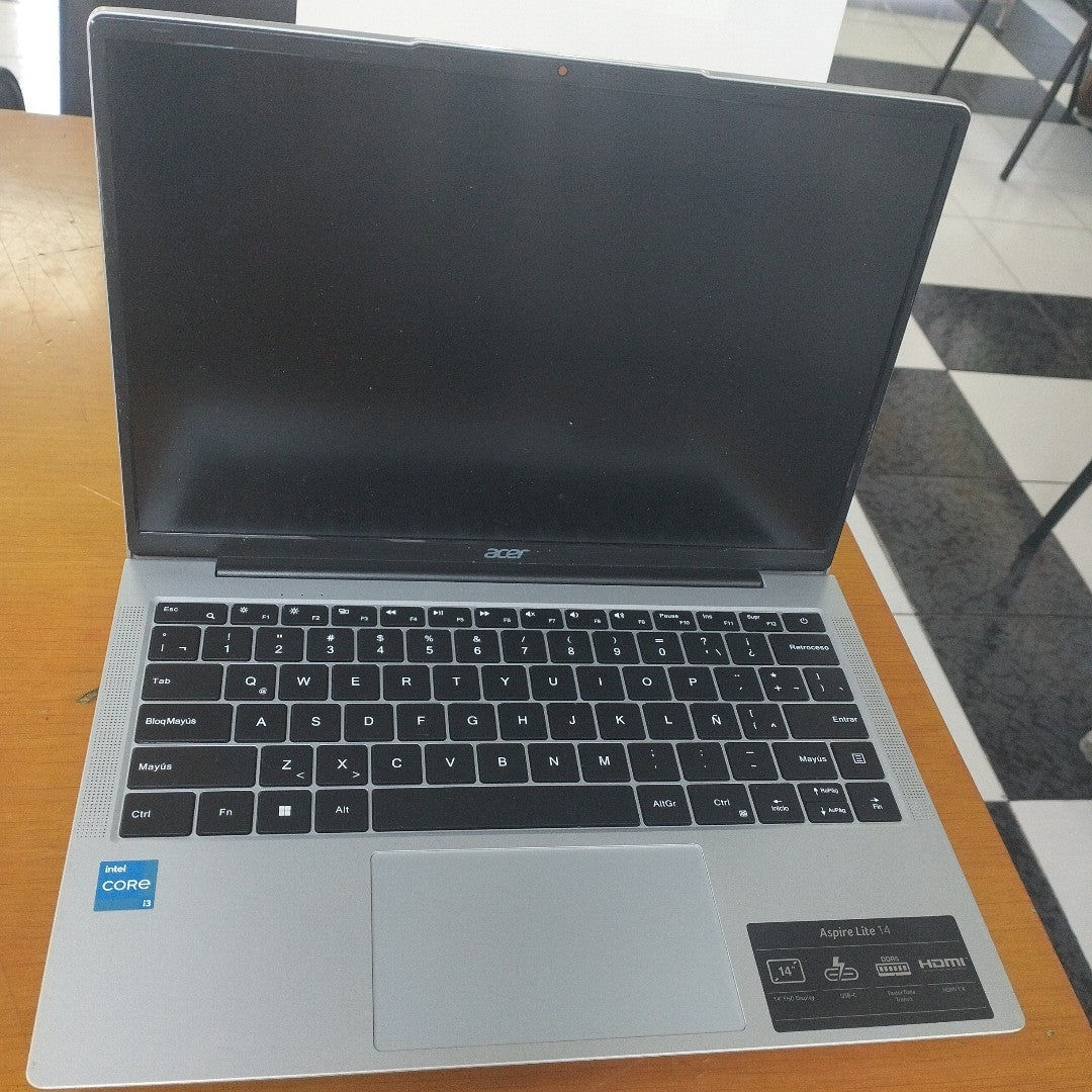 LAPTOP ACER ASPIRE LITE 14 AL14-31P-353Y (2024) 512 GB SSD 8 GB RAM (SEMINUEVO)