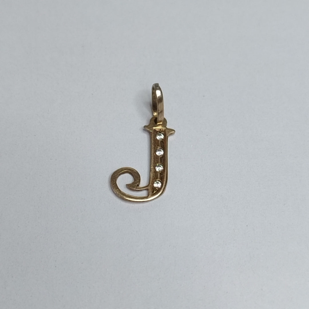 K1 0,40 GRMS 10 K ESPECIFICACIONES COMPLEMENTARIAS DIJE LETRA ¨J¨ (SEMINUEVO)