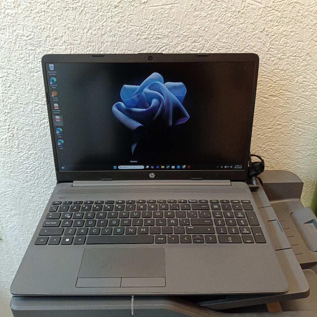 LAPTOP HP 255 G8 (2024) 256 GB SSD 8 GB RAM (SEMINUEVO)
