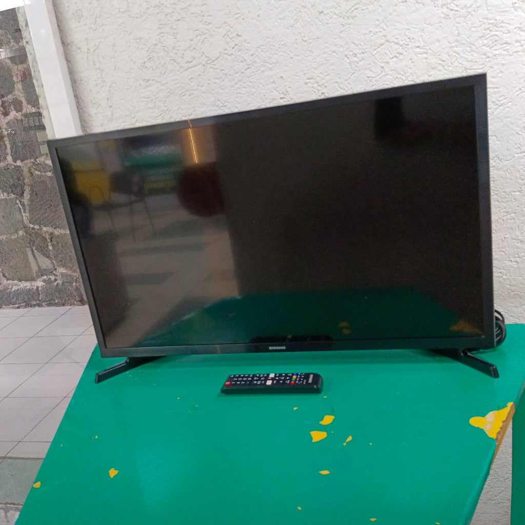PANTALLA SAMSUNG UN32T4300AF (2021) 32" LED HD (SEMINUEVO)