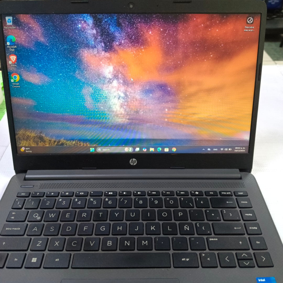 LAPTOP HP 240 G8 (2022) 512 GB SSD 8 GB RAM (SEMINUEVO)