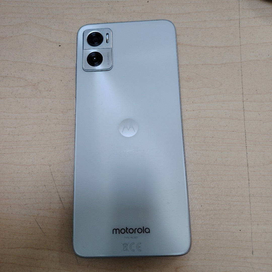 CELULAR MOTOROLA MOTO E22I XT2239-17 64 GB 2 GB RAM (SEMINUEVO)