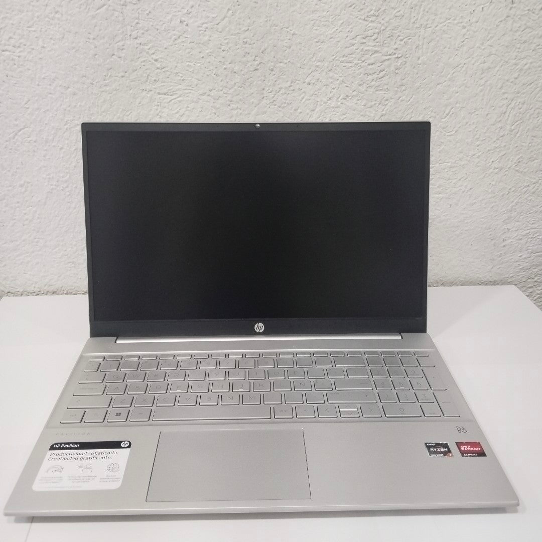 LAPTOP HP PAVILION 15-EH3002LA (2024) 512 GB SSD 16 GB RAM (SEMINUEVO)