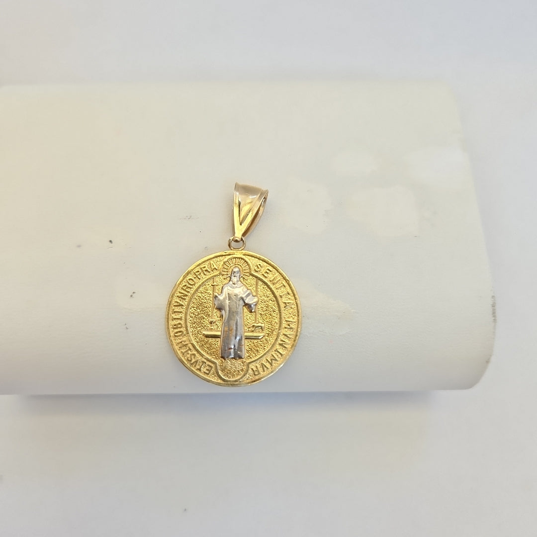 K1 4,70 GRMS 14 K ESPECIFICACIONES COMPLEMENTARIAS DIJE SAN BENITO (SEMINUEVO)