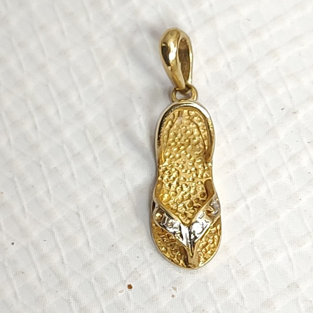 K1 1,60 GRMS 14 K ESPECIFICACIONES COMPLEMENTARIAS DIJE FMA SANDALIA ORO 14K (SEMINUEVO)