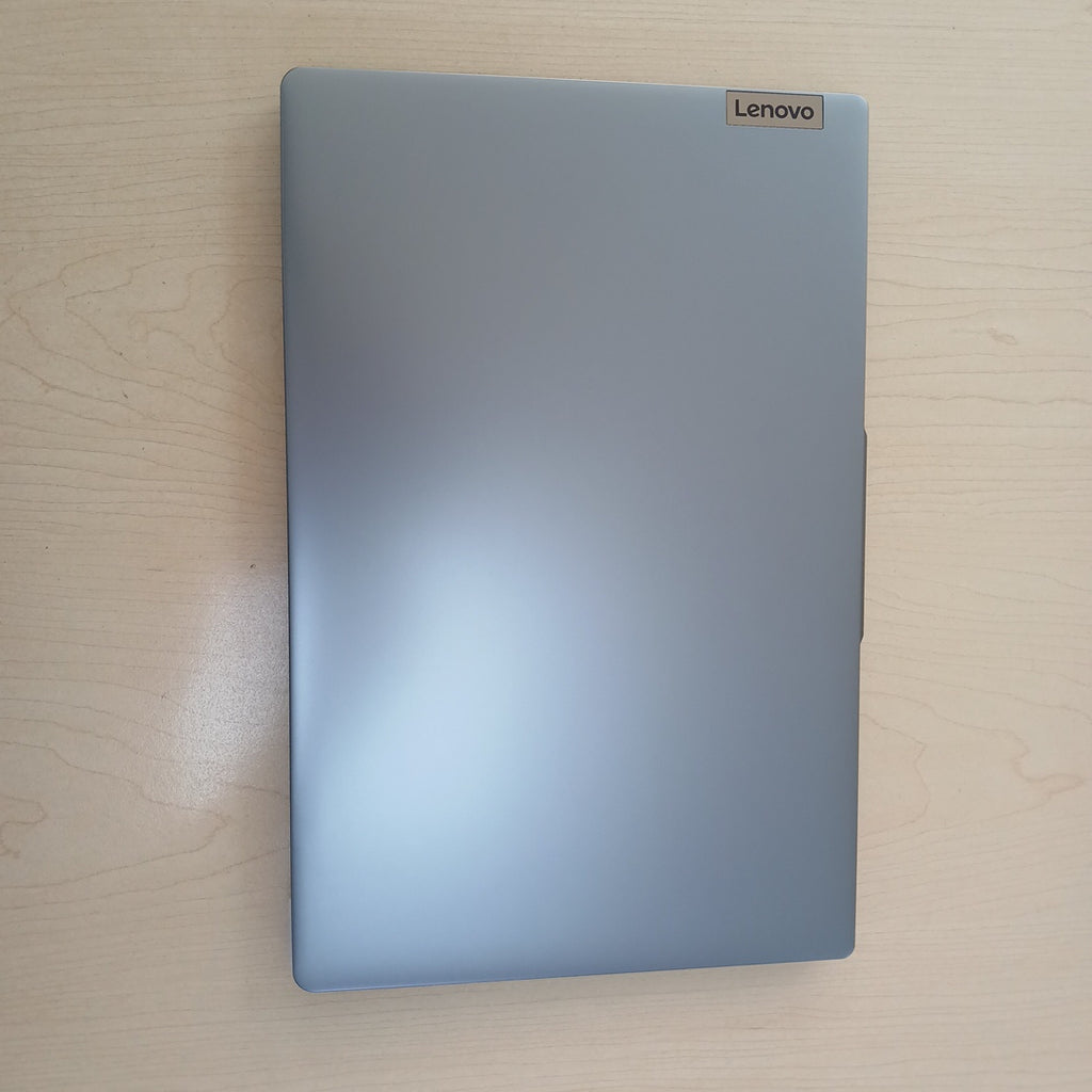 LAPTOP LENOVO IDEAPAD SLIM 3 15IRU8 (2025) 512 GB SSD 8 GB RAM (SEMINUEVO)