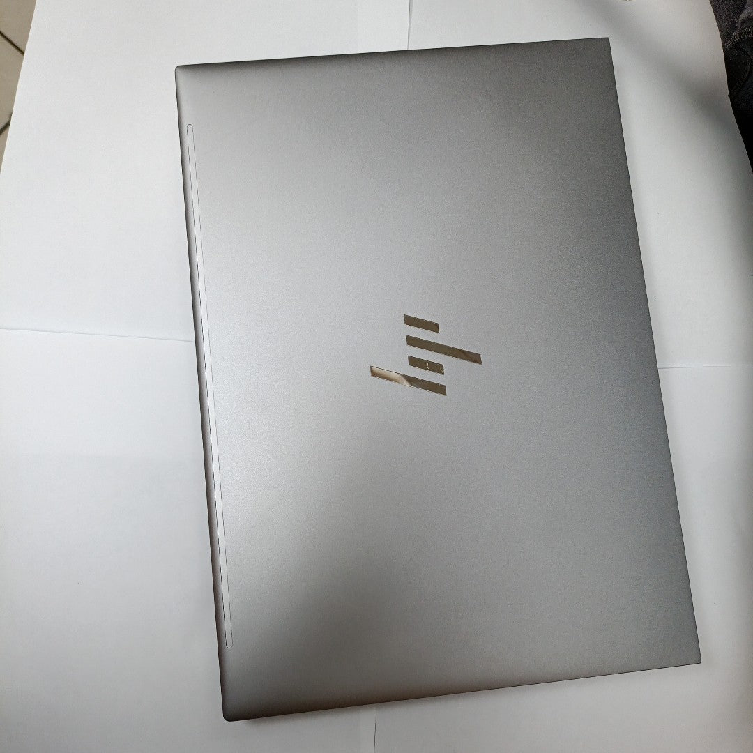 LAPTOP HP ZBOOK FIREFLY 14 G11 (2024) 512 GB SSD 16 GB RAM (SEMINUEVO)