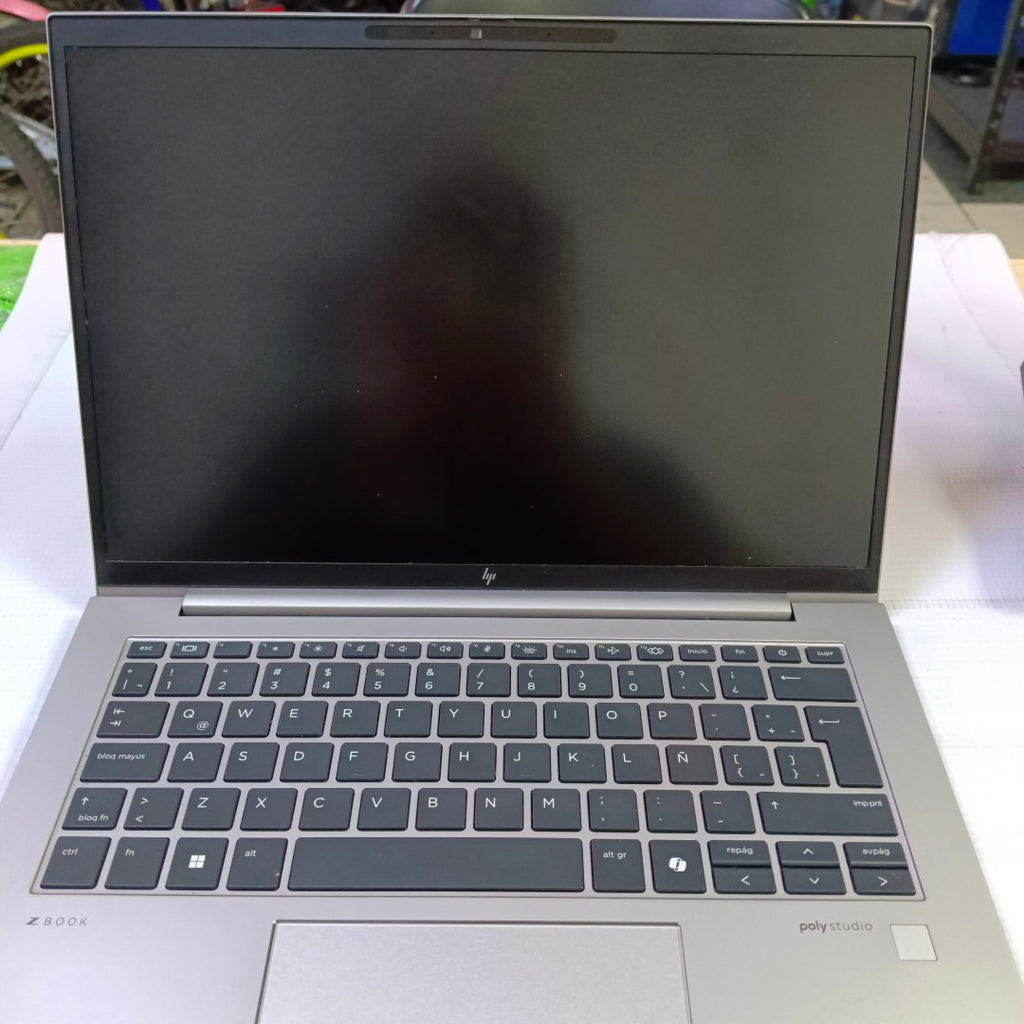 LAPTOP HP ZBOOK FIREFLY 14 G11 (2024) 512 GB SSD 16 GB RAM (SEMINUEVO)