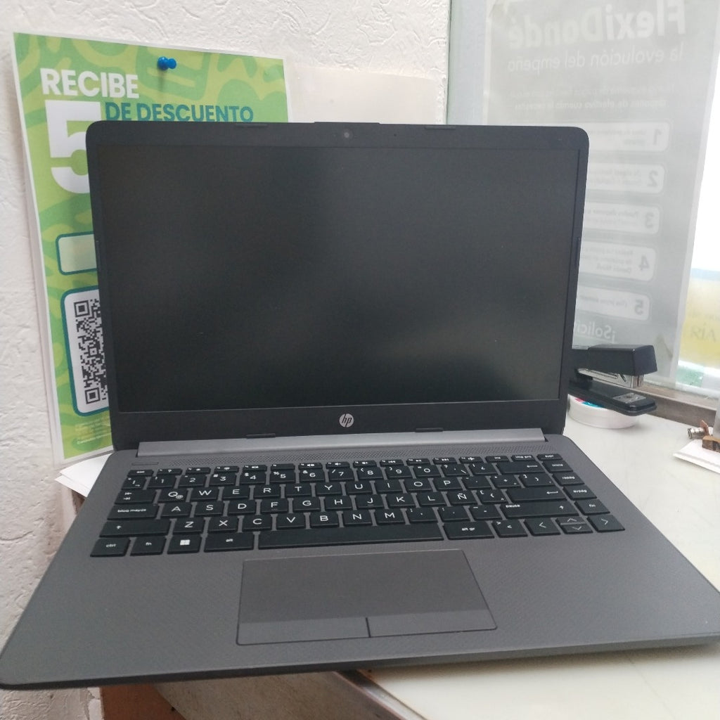 LAPTOP HP 245 G9 (2023) 512 GB SSD 16 GB RAM (SEMINUEVO)