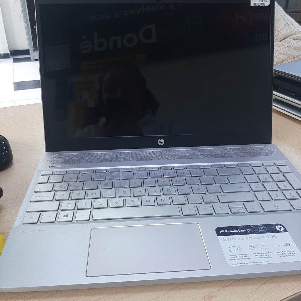 LAPTOP HP PAVILION 15-CW1012LA (2023) 1 TB + 128 GB SSD 12 GB RAM (SEMINUEVO)