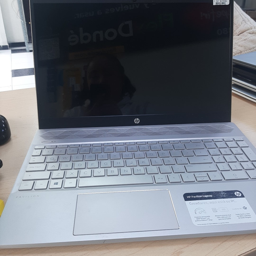 LAPTOP HP PAVILION 15-CW1012LA (2023) 1 TB + 128 GB SSD 12 GB RAM (SEMINUEVO)