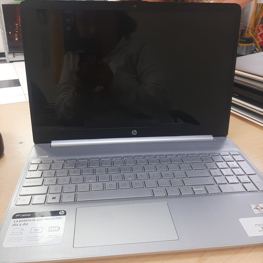LAPTOP HP 15-EF1501LA (2022) 256 GB SSD 8 GB RAM