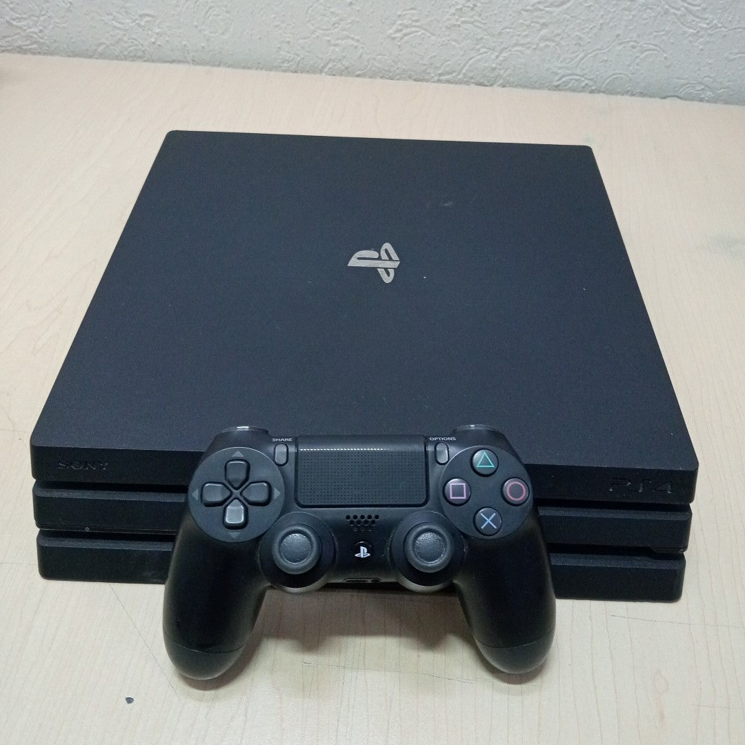 CONSOLA DE VIDEOJUEGO SONY PS4 PRO 1 TB (SEMINUEVO)