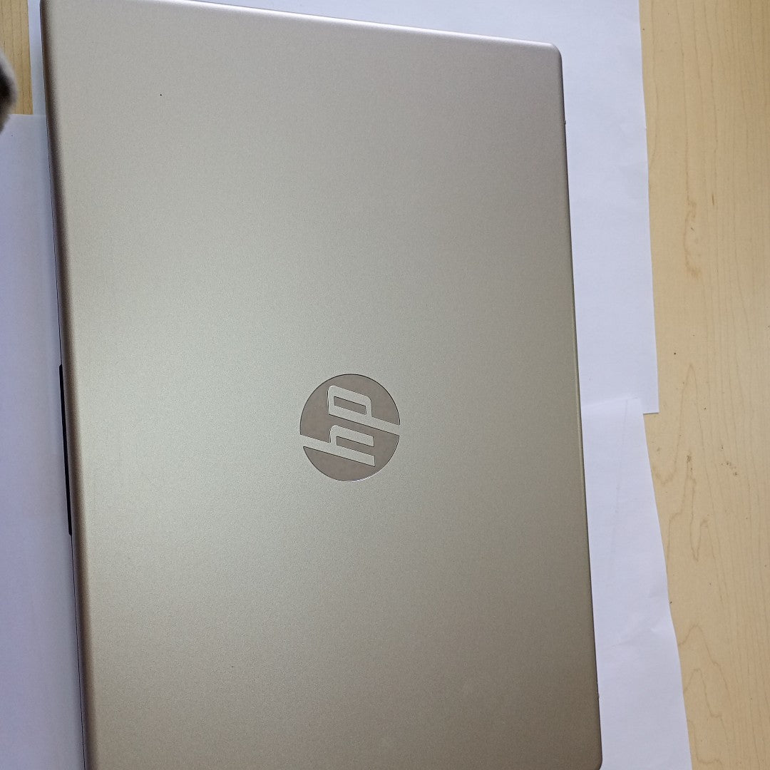 LAPTOP HP 14-EM0000LA (2024) 128 GB SSD 8 GB RAM