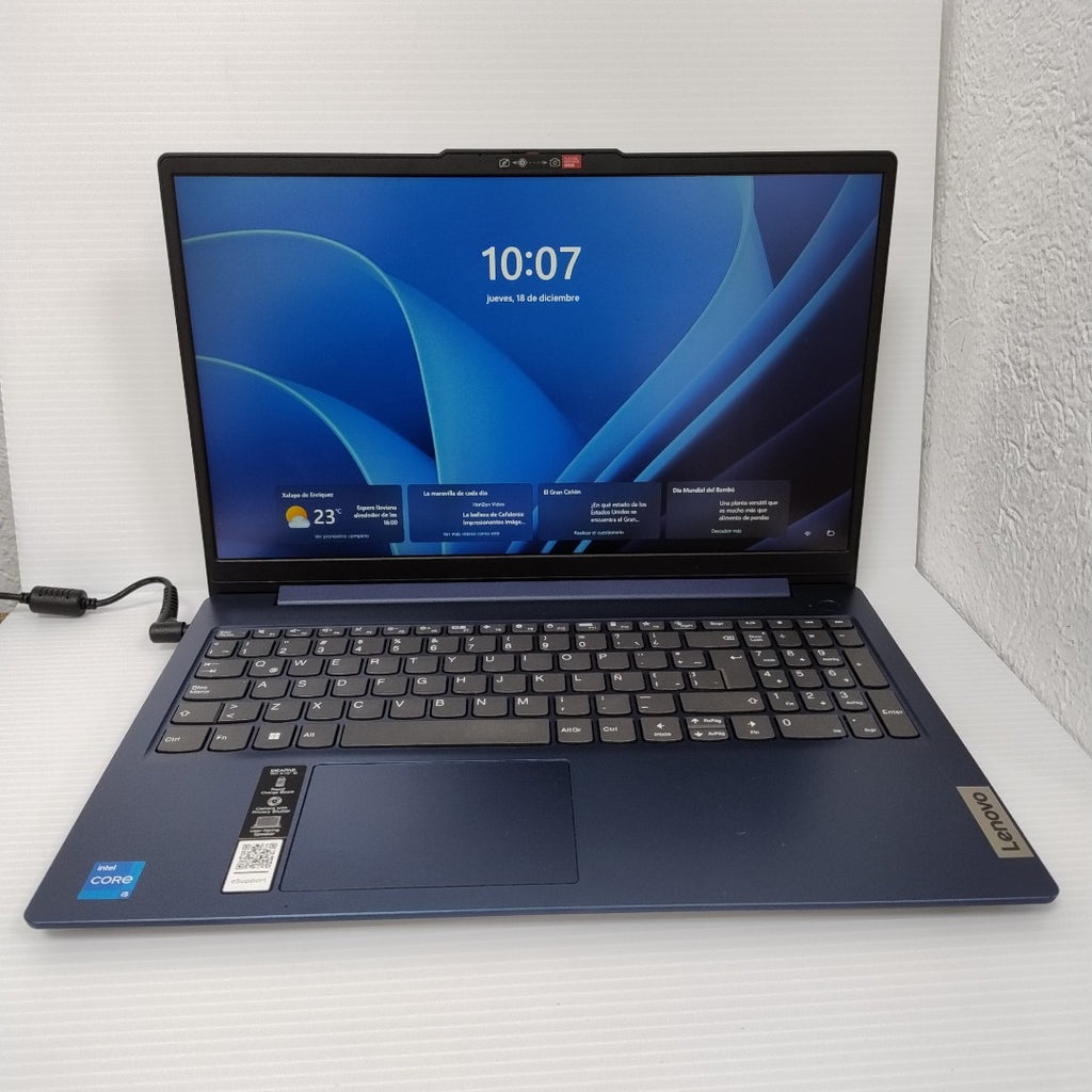 LAPTOP LENOVO IDEAPAD SLIM 3 15IRU8 (2024) 512 GB SSD 8 GB RAM (SEMINUEVO)