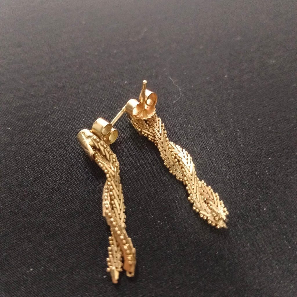 K1 7,00 GRMS 18 K ESPECIFICACIONES COMPLEMENTARIAS PAR DE ARETES TRENZADOS BCHE (SEMINUEVO)