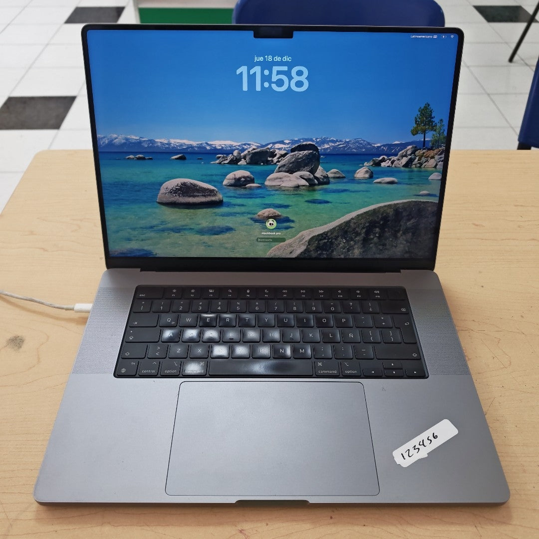 LAPTOP APPLE MACBOOK PRO 16" 2021 3.2 A2485 (10 CPU / 16 GPU) 512 GB SSD 16 GB RAM (SEMINUEVO)