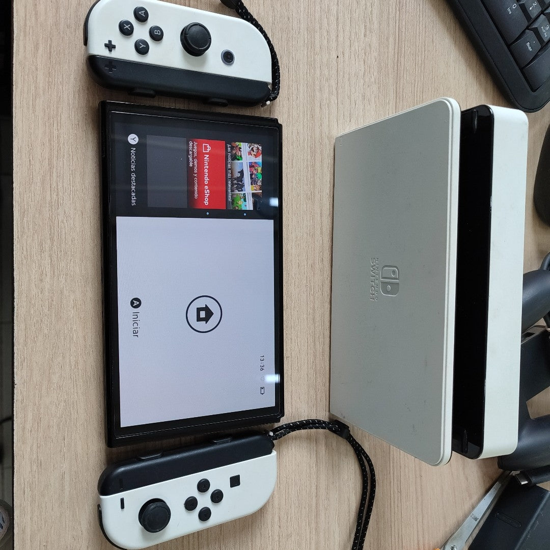 CONSOLA DE VIDEOJUEGO NINTENDO SWITCH OLED 64 GB (SEMINUEVO)