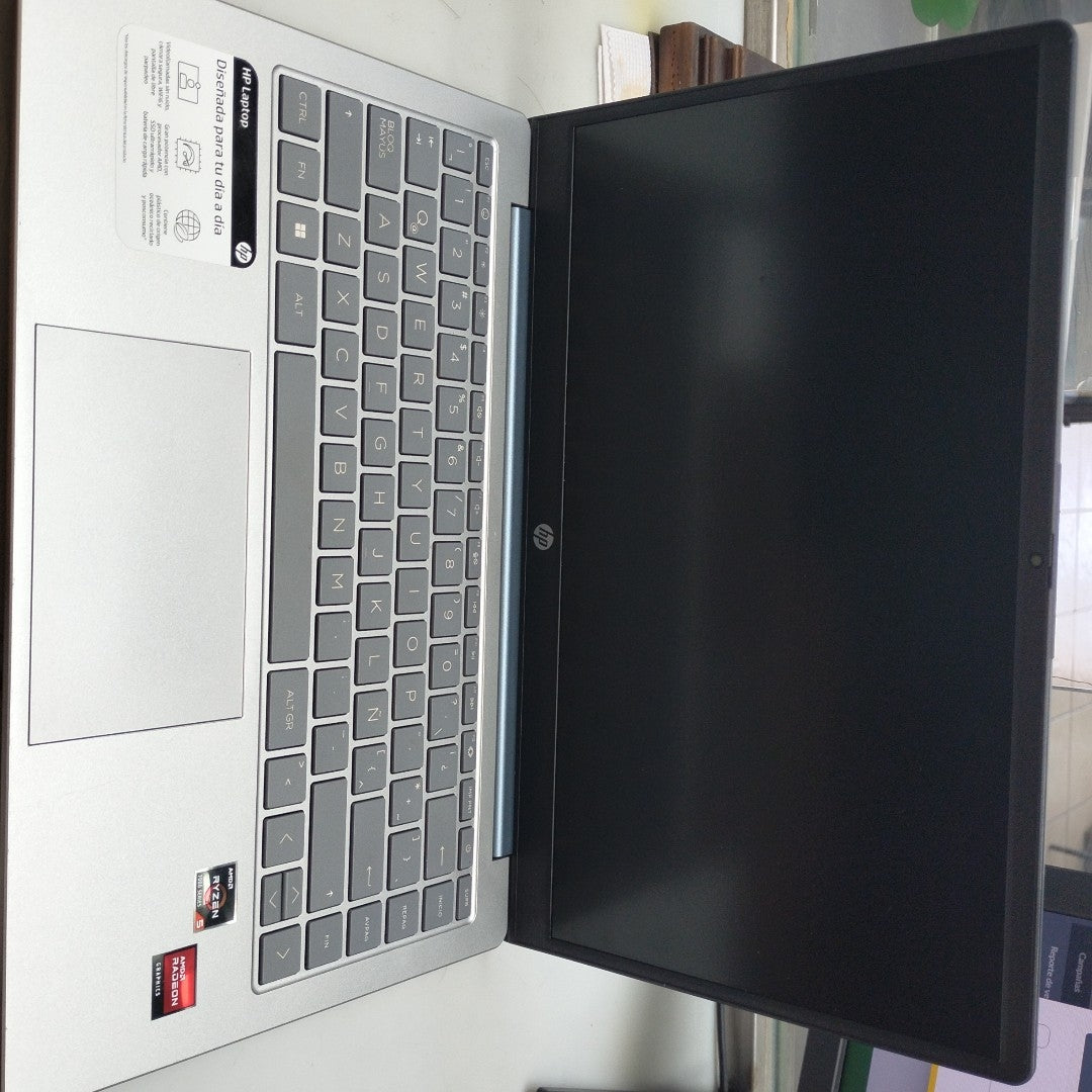 LAPTOP HP 14-EM0017LA (2024) 512 GB SSD 8 GB RAM